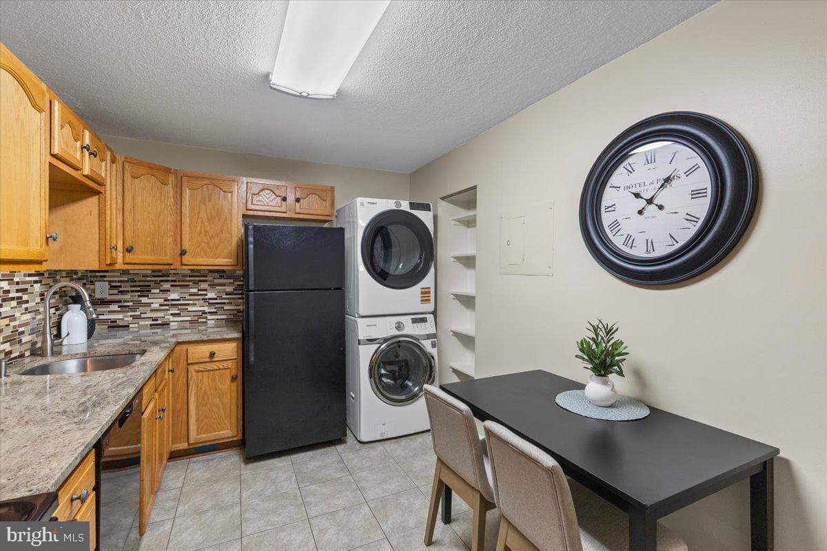 309 Yoakum Parkway #204 photo 8