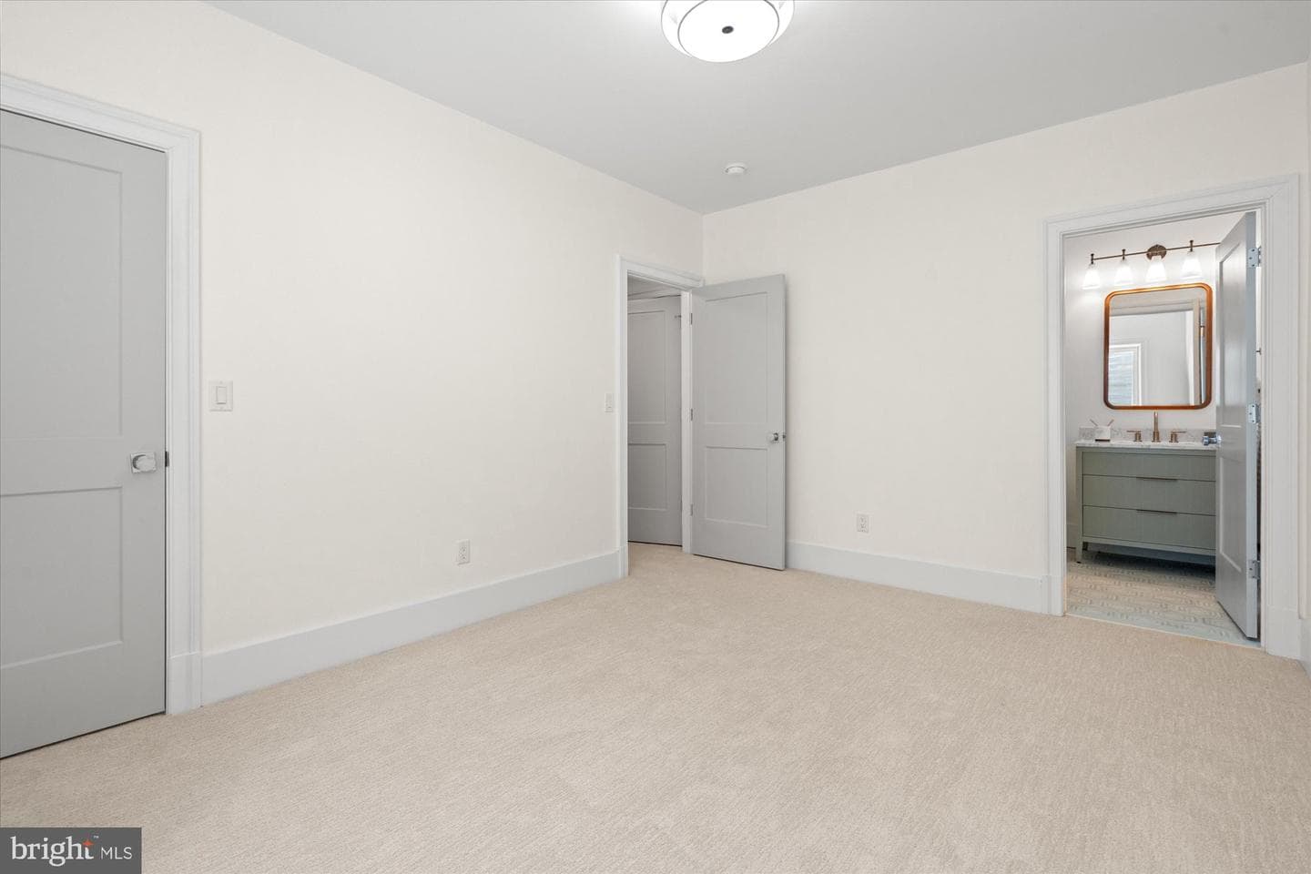 28 W Chapman Street photo 41