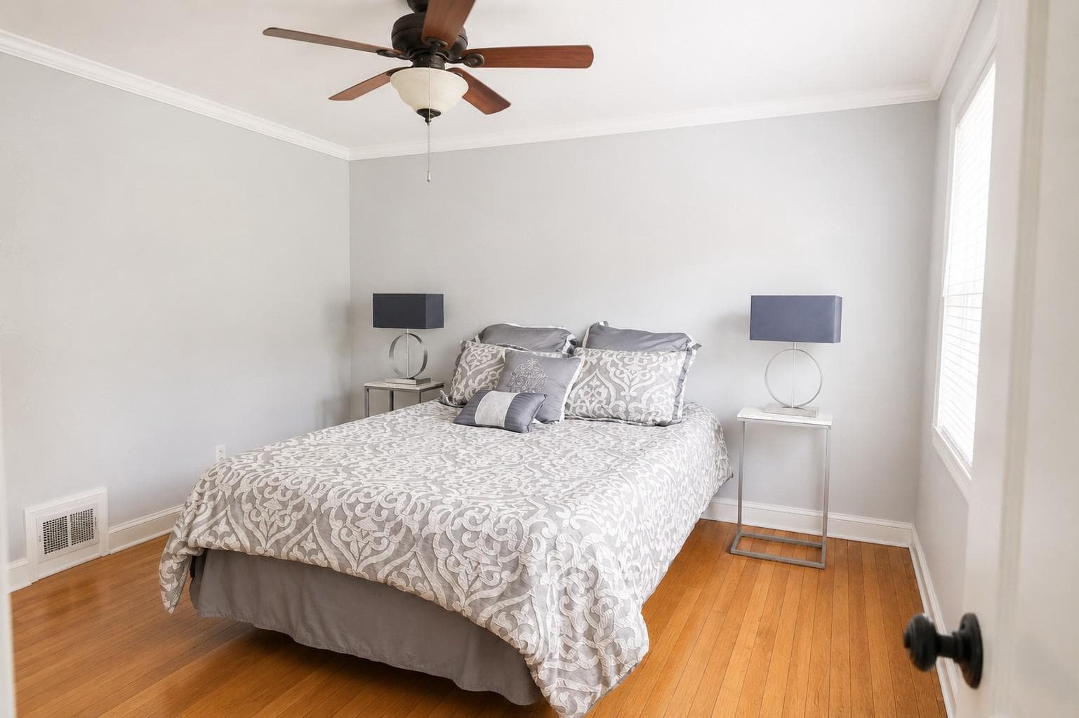 1725 Cameron Street photo 13