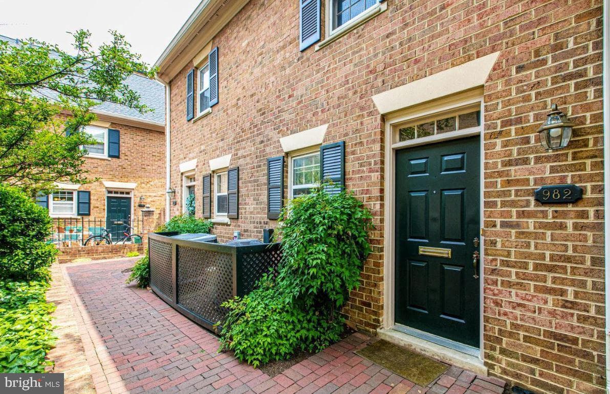 982 N Royal St, Alexandria