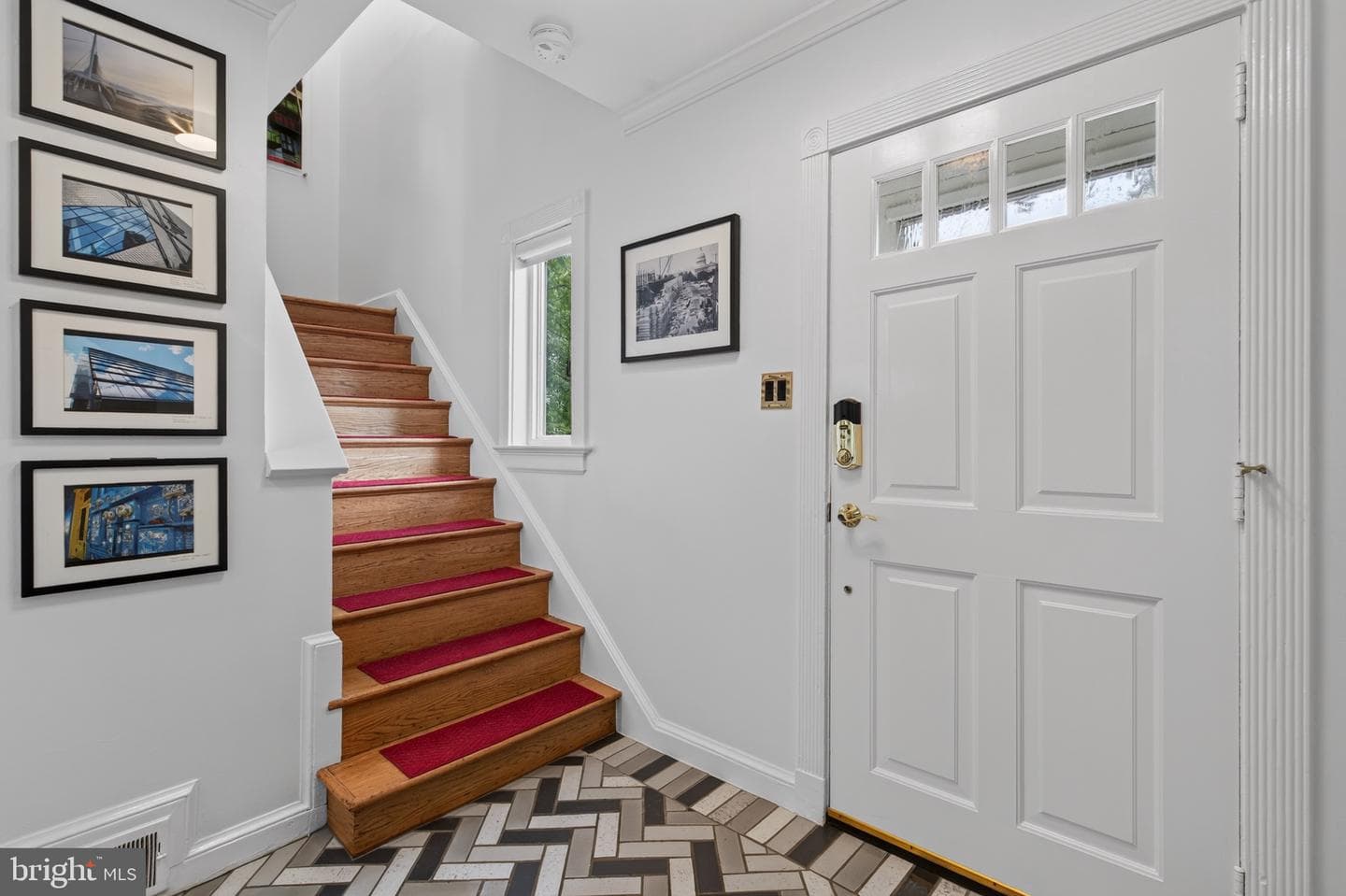 432 Argyle Drive photo 4