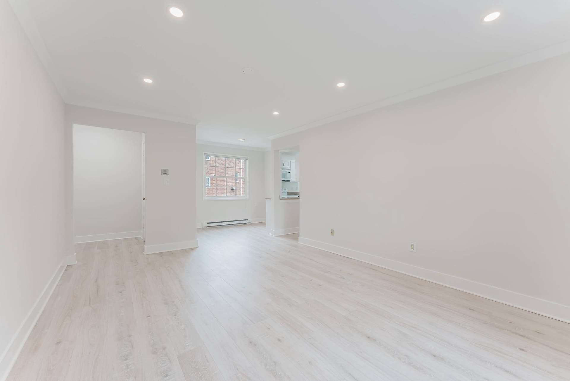 1718 W Abingdon Drive #202 photo 3