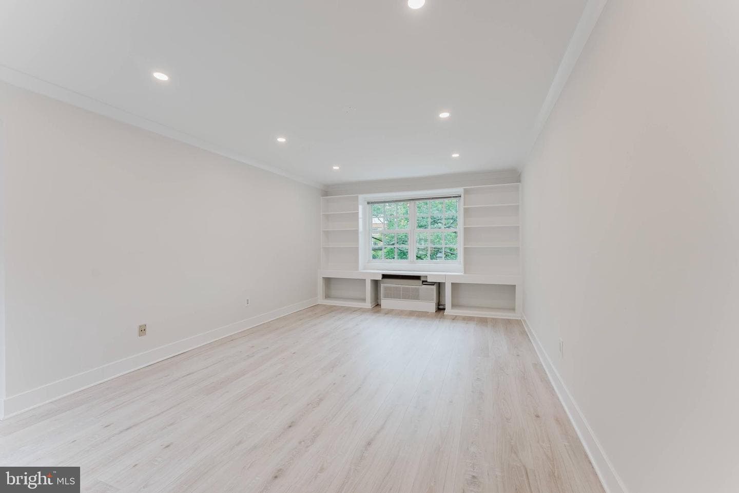 1718 W Abingdon Drive #202 photo 6