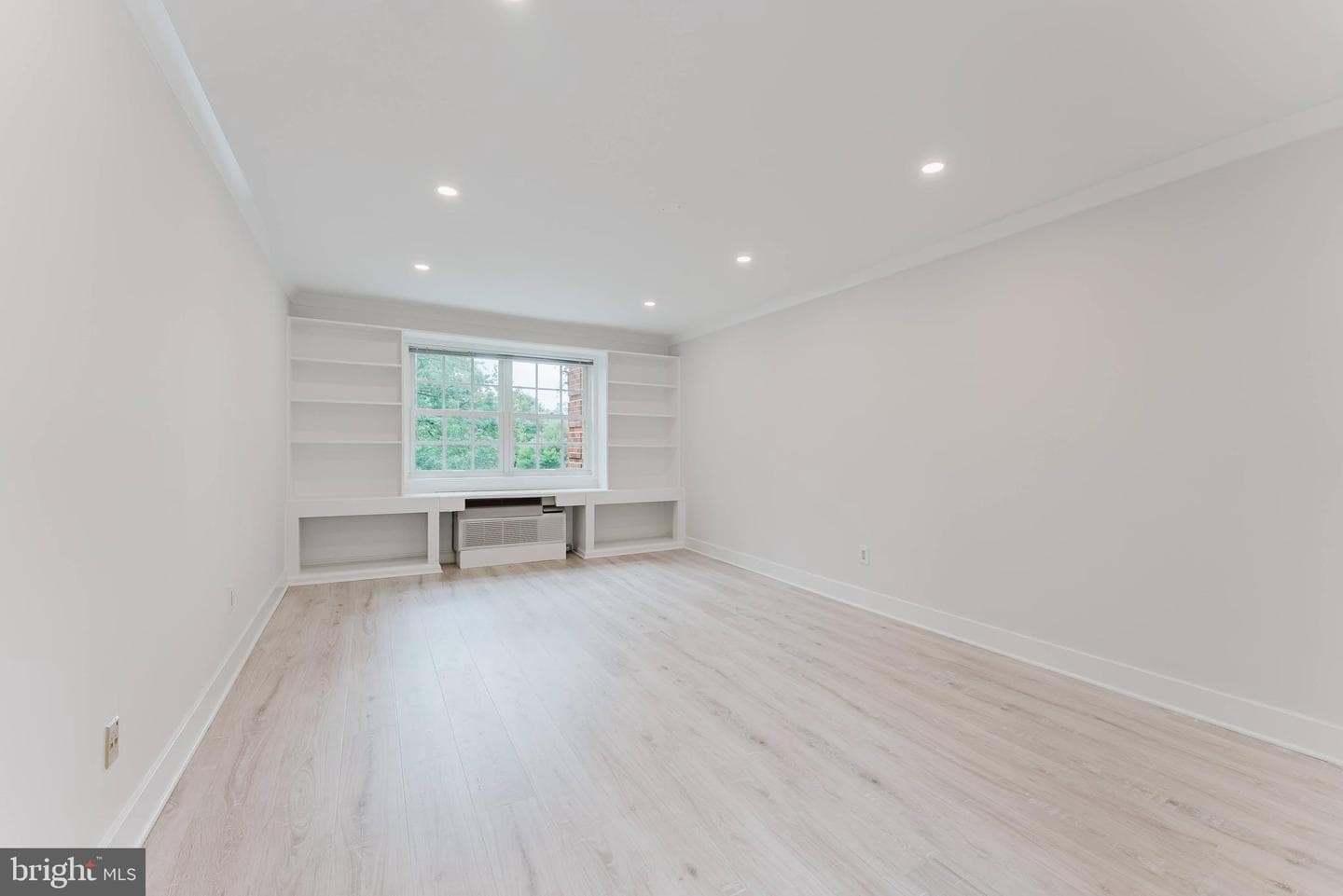 1718 W Abingdon Drive #202 photo 7