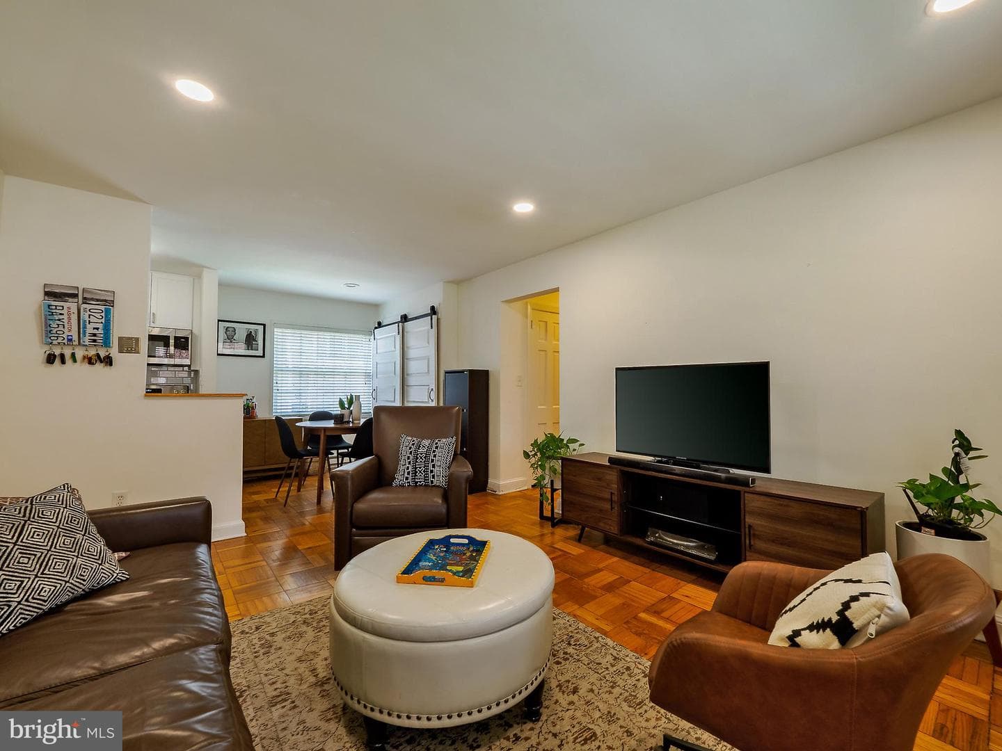 1608 W Abingdon Dr # 102 photo 10