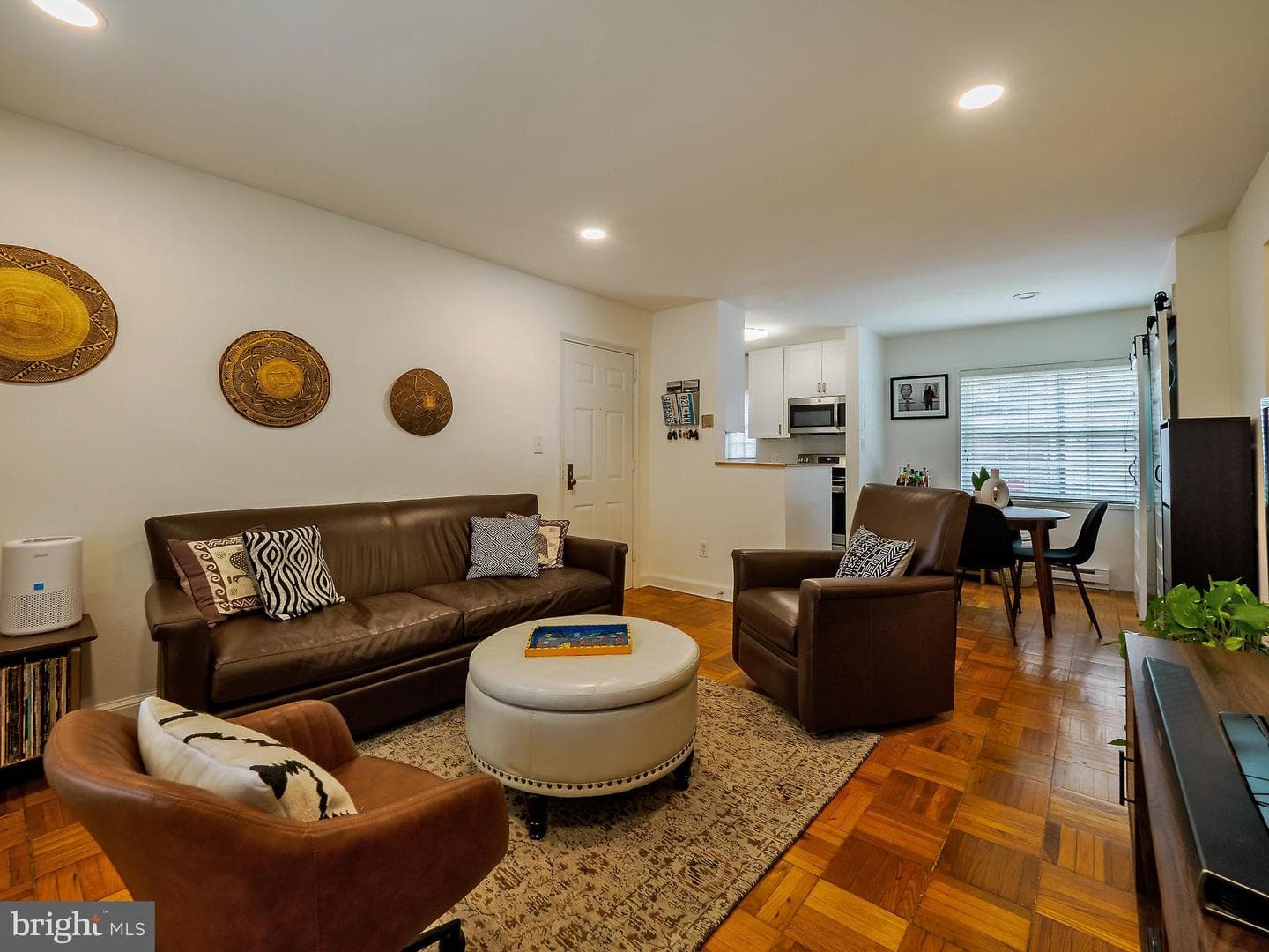 1608 W Abingdon Dr # 102 photo 11