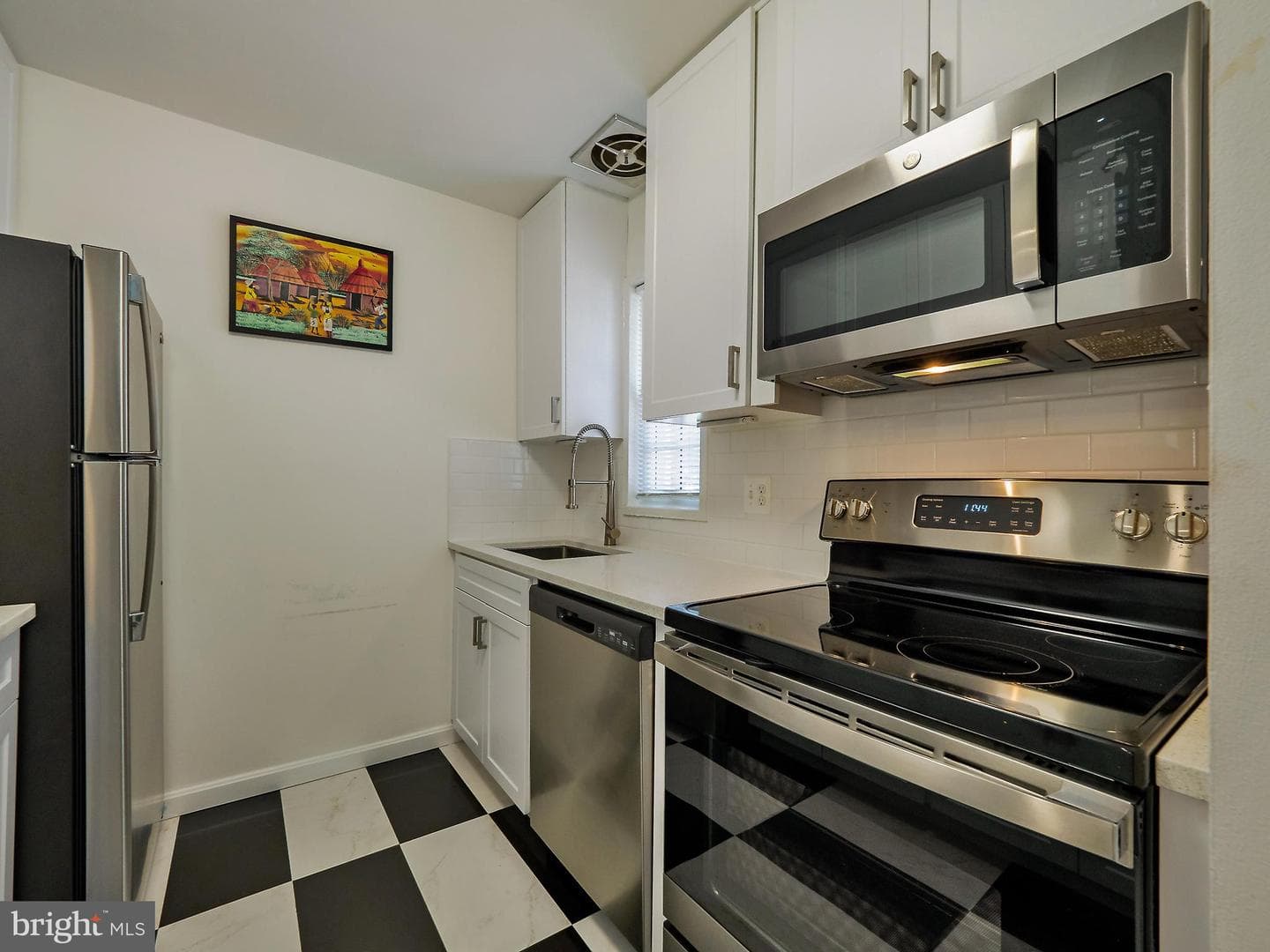 1608 W Abingdon Dr # 102 photo 18