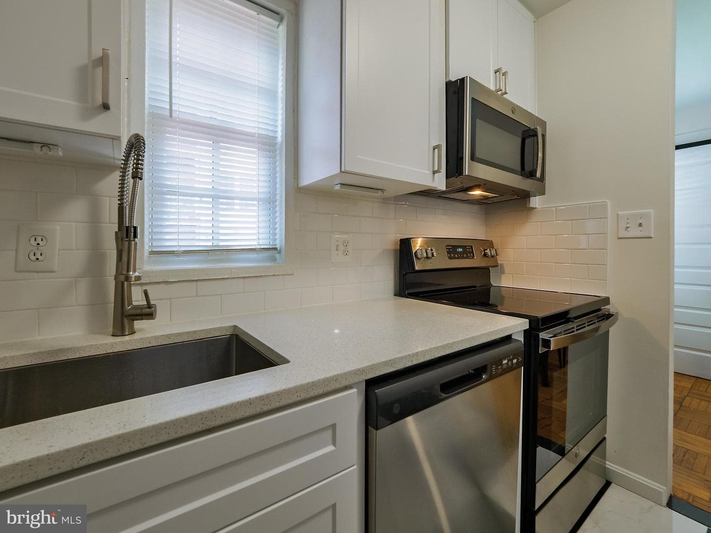 1608 W Abingdon Dr # 102 photo 21