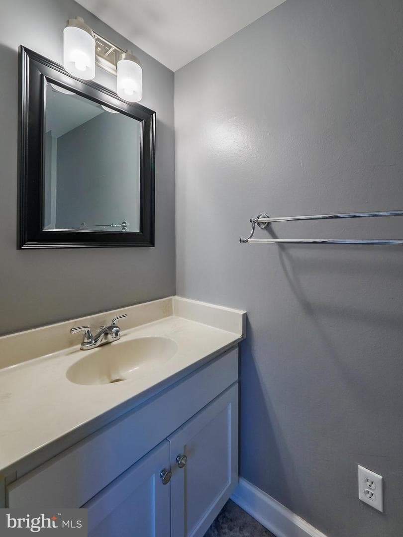 1608 W Abingdon Dr # 102 photo 23