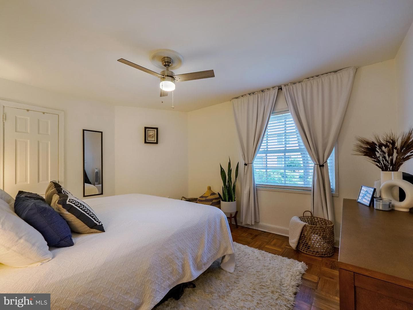 1608 W Abingdon Dr # 102 photo 25