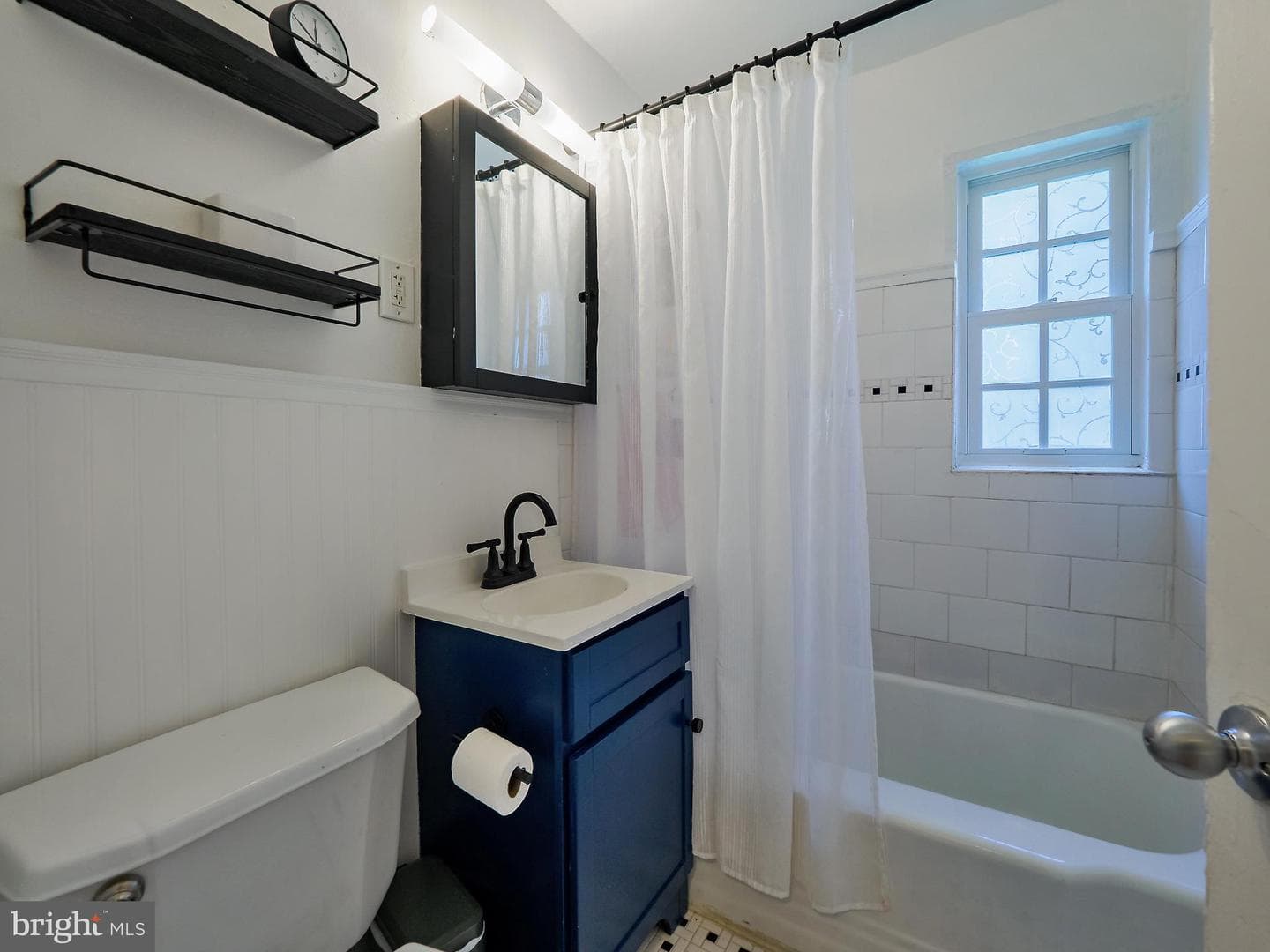 1608 W Abingdon Dr # 102 photo 29