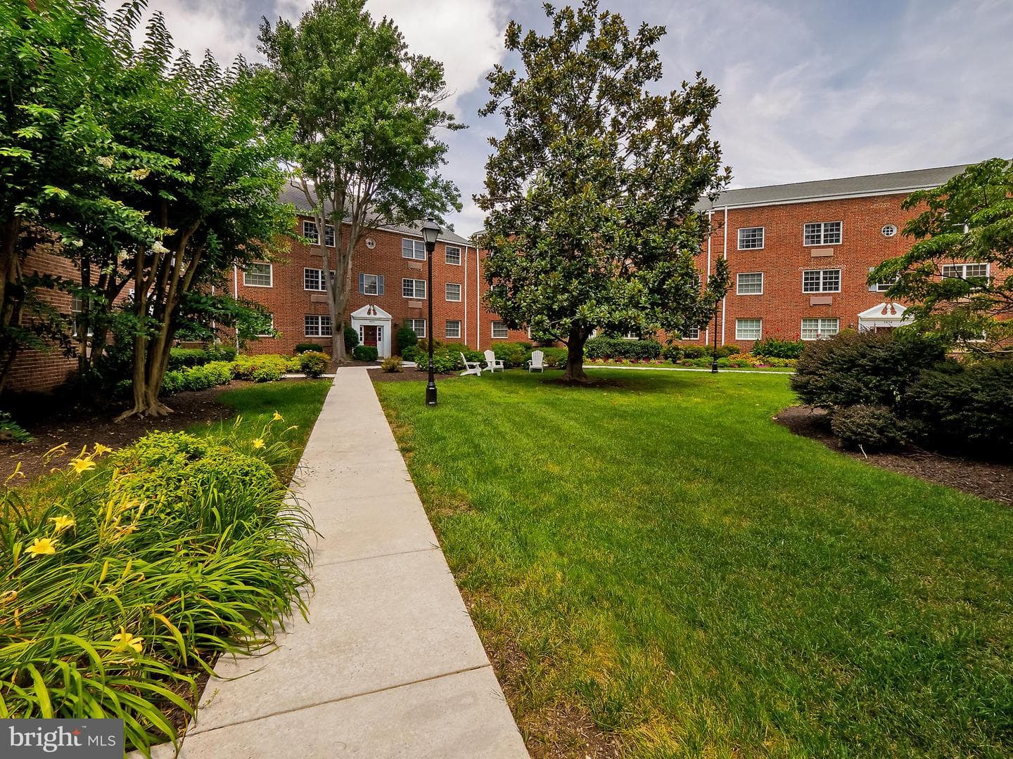 1608 W Abingdon Dr # 102 photo 3