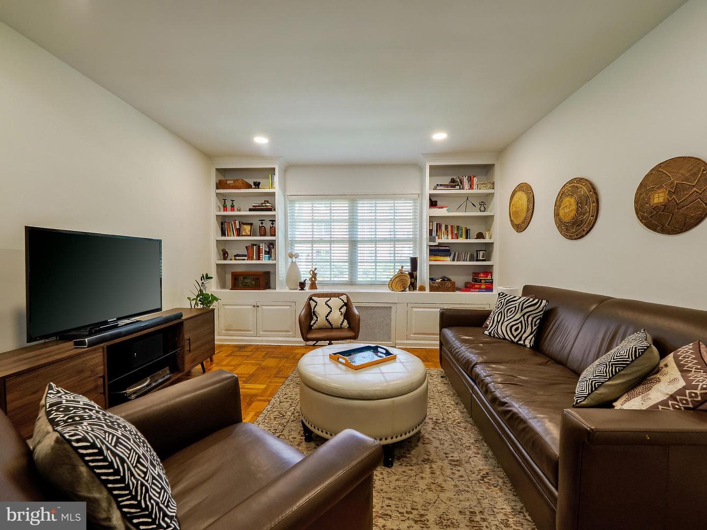 1608 W Abingdon Dr # 102 photo 7