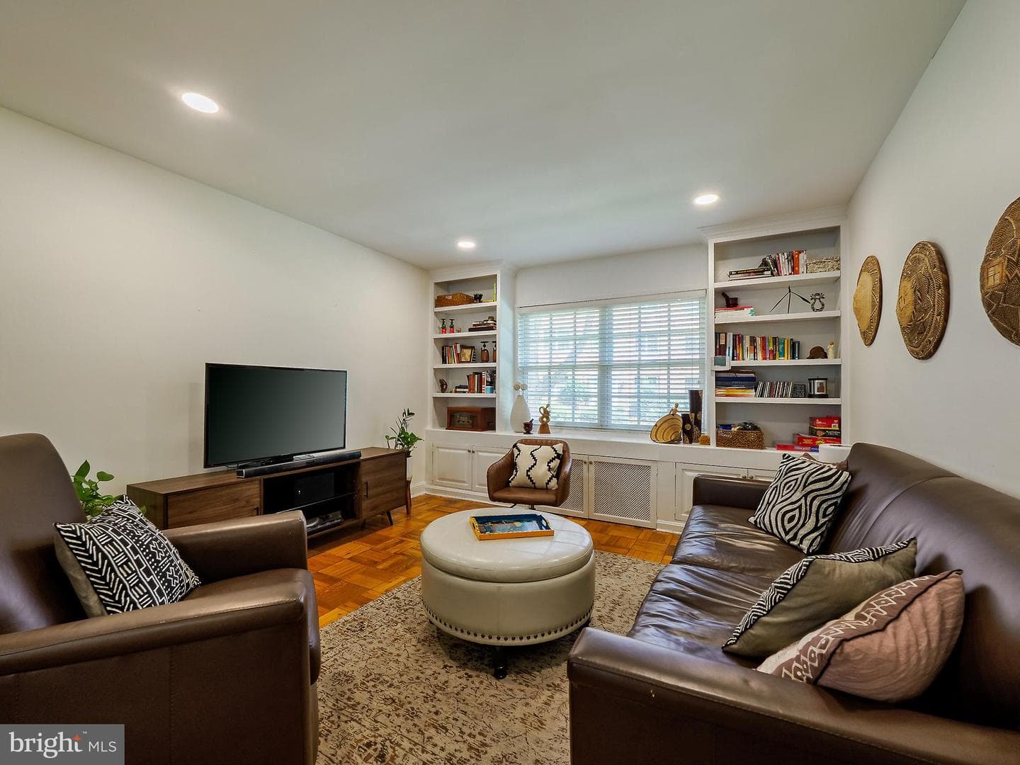 1608 W Abingdon Dr # 102 photo 8