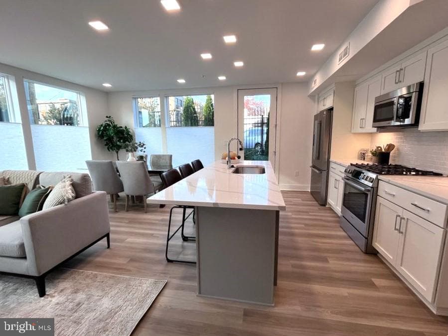 701 N Henry St # 205, Alexandria