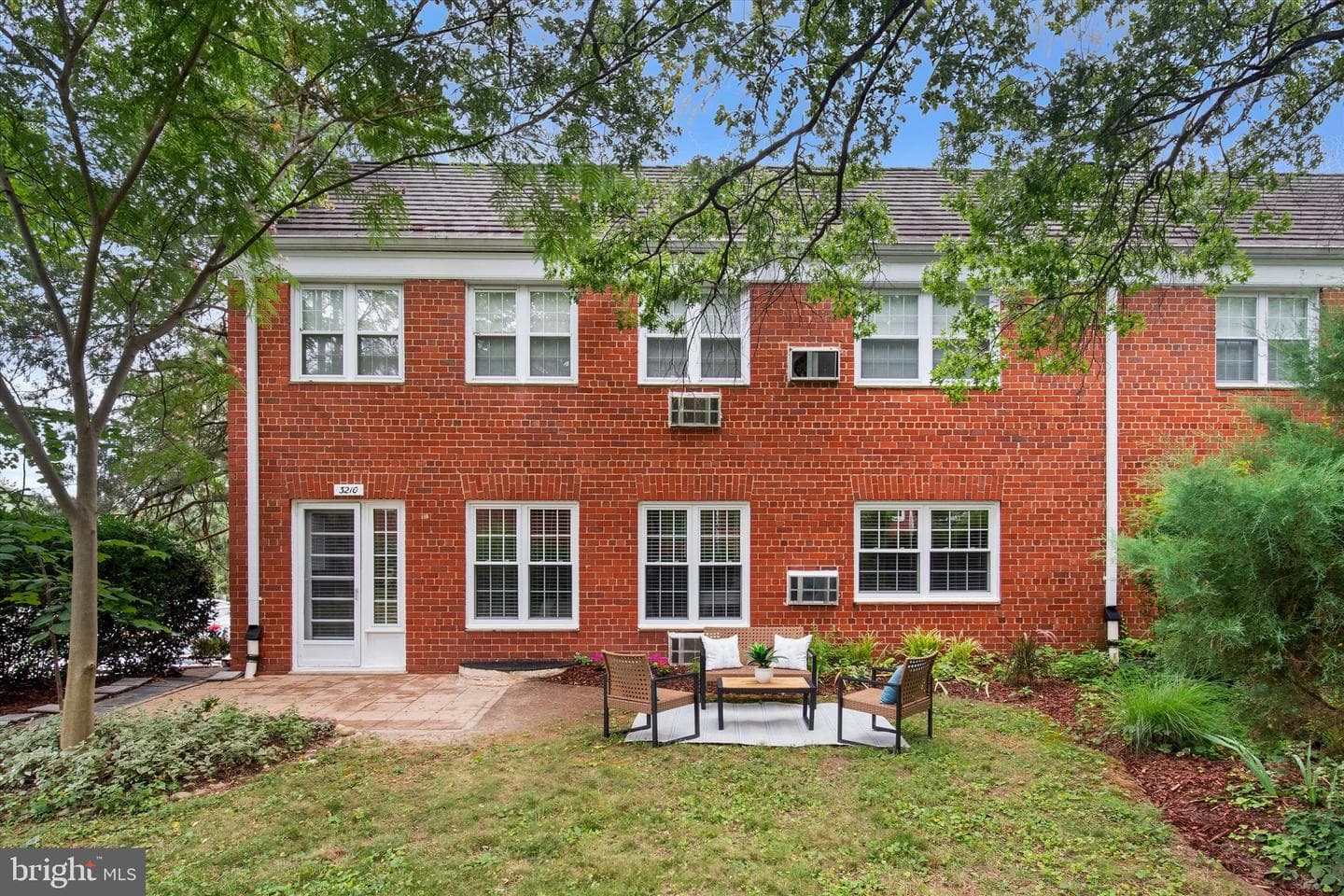 3210 Martha Custis Drive photo 3