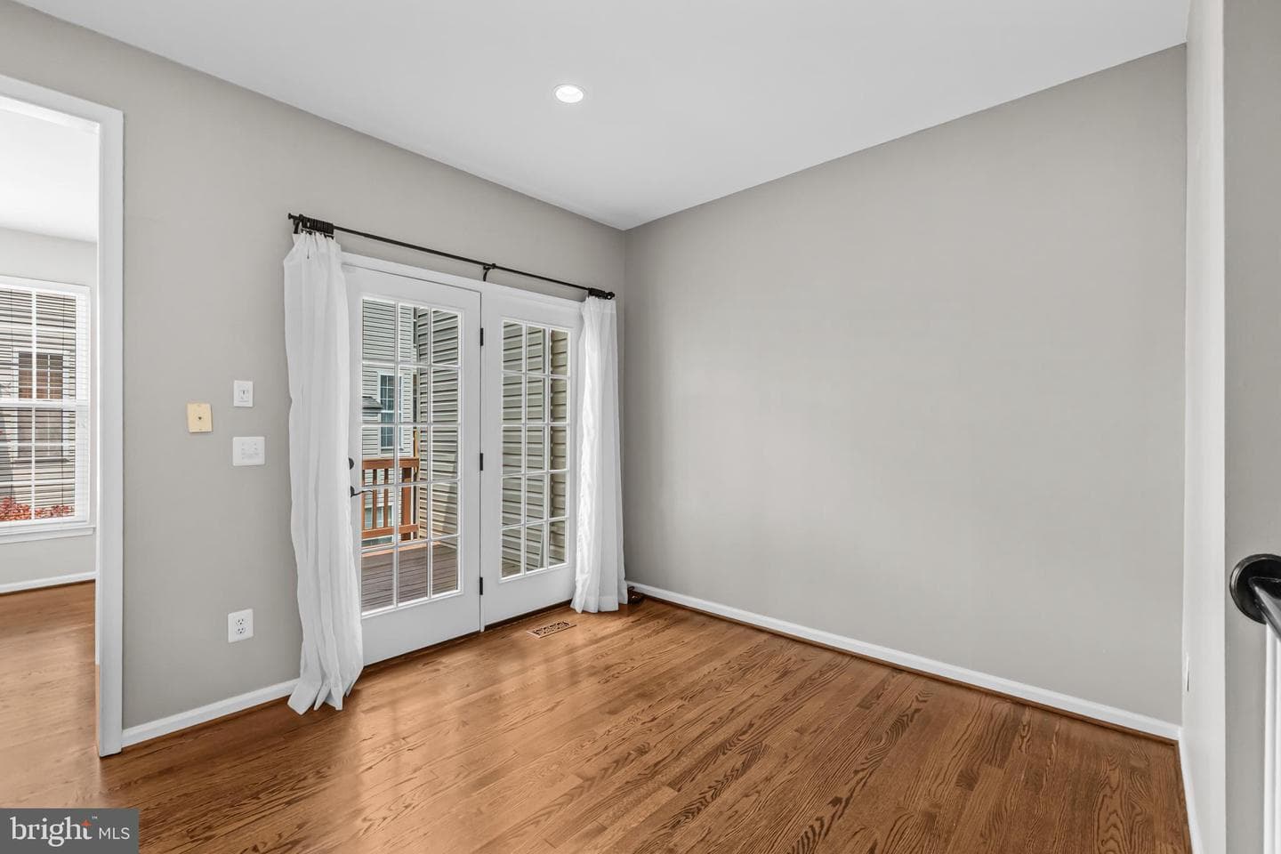 5011 Waple Lane photo 27