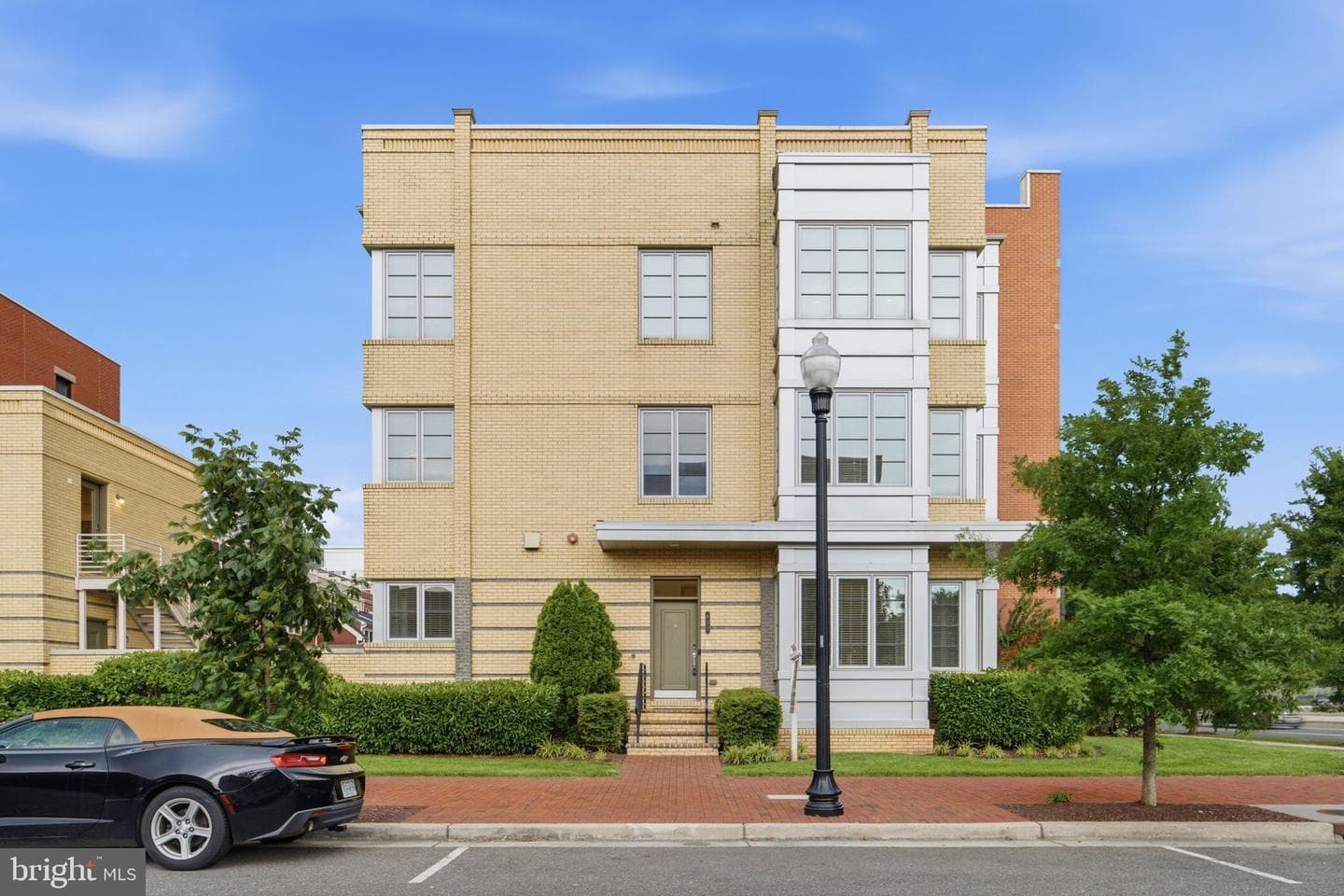 611 Howell, Alexandria