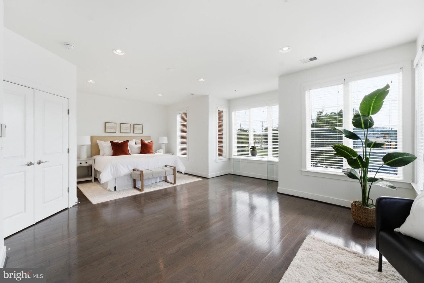 611 Howell photo 23