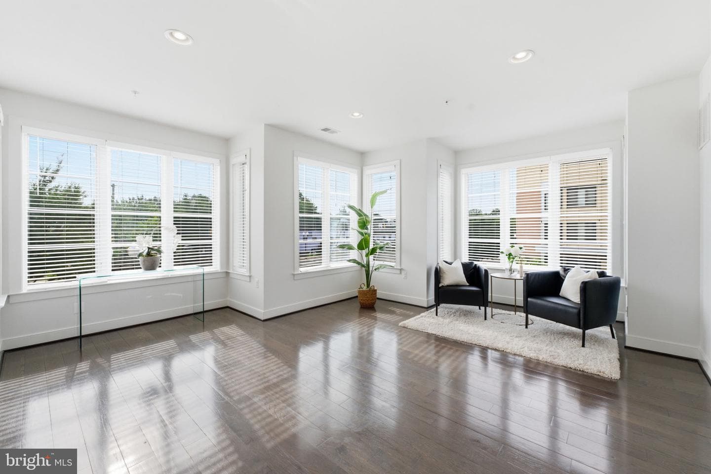 611 Howell photo 24
