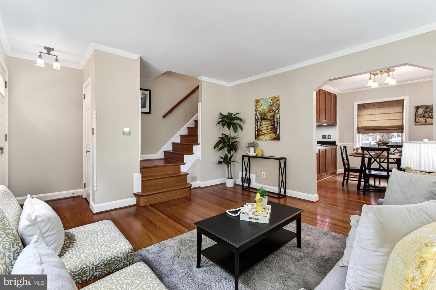 427 E Luray Avenue photo 6