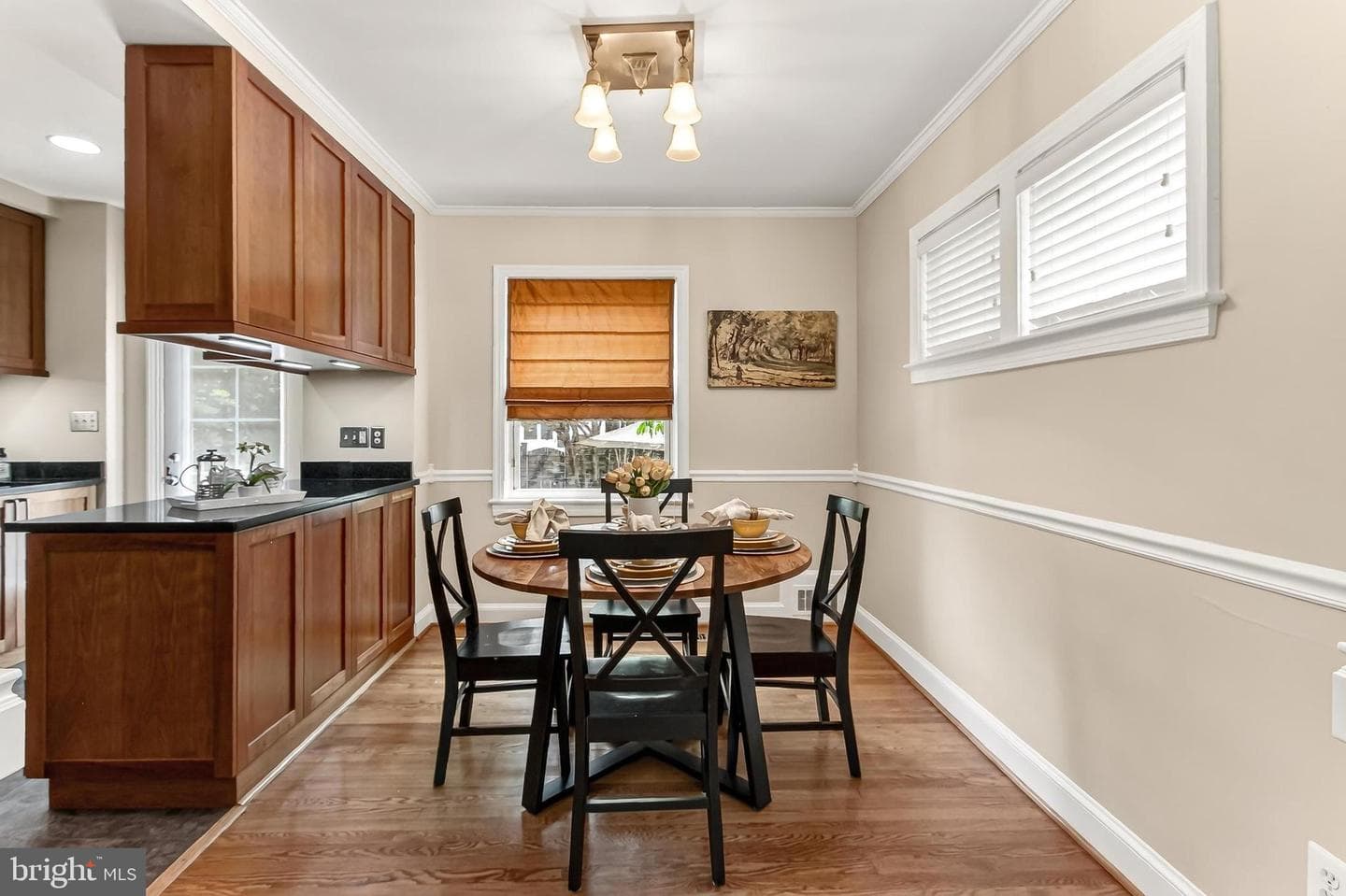 427 E Luray Avenue photo 8