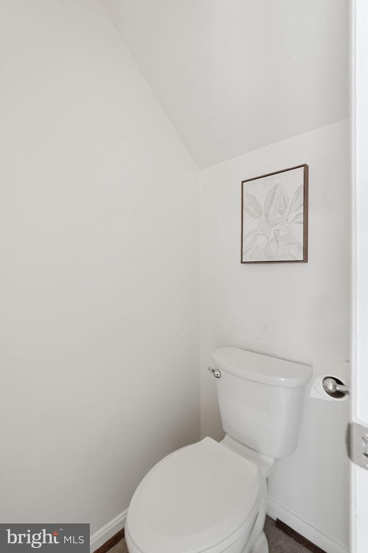 5902 Mayflower Court photo 9