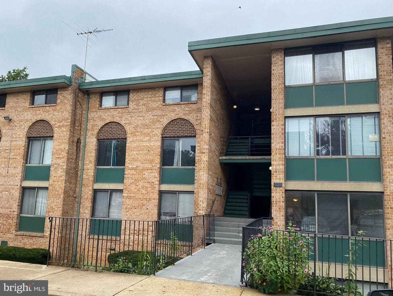 525 N Armistead Street #101, Alexandria