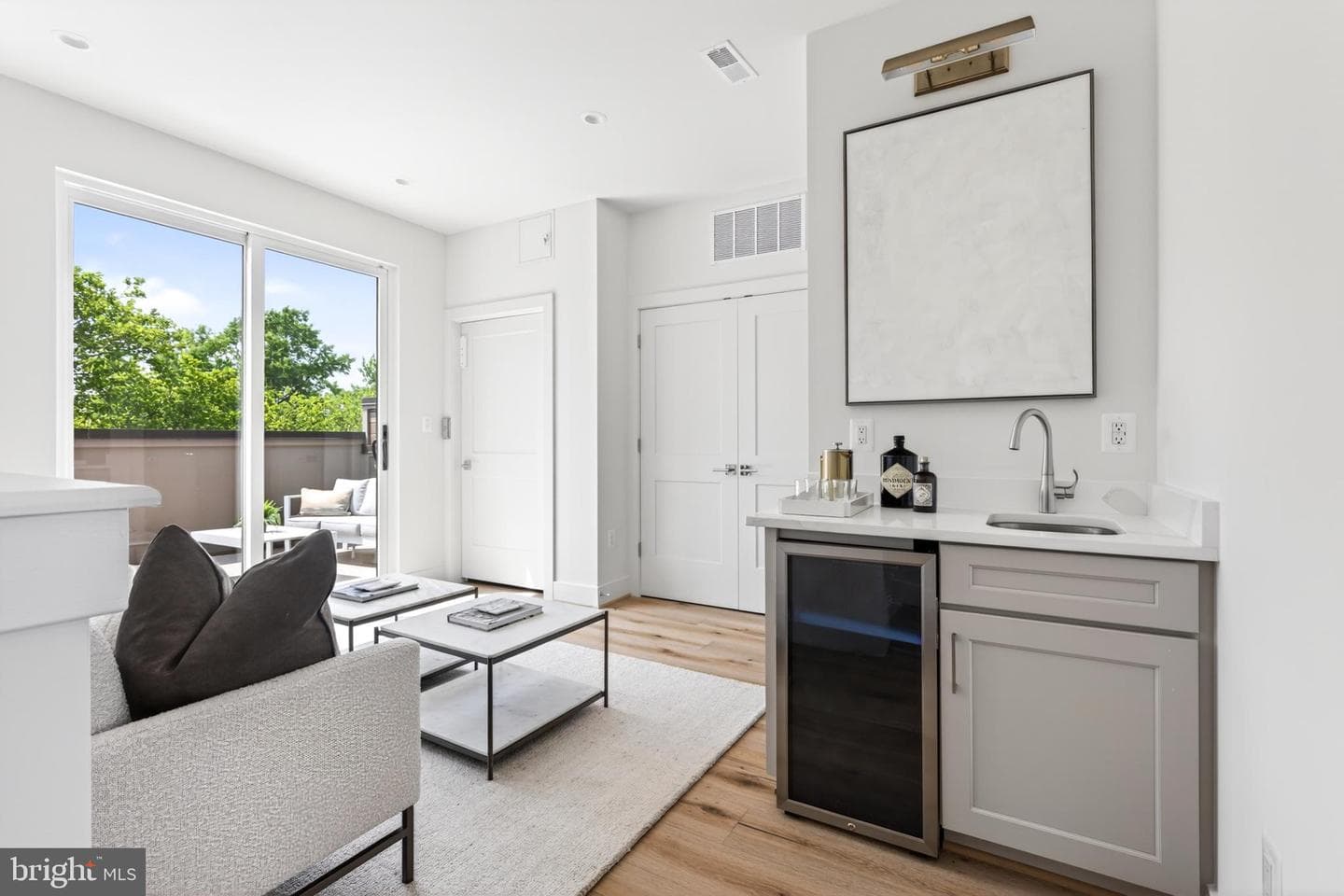 608 S Alfred Street photo 32