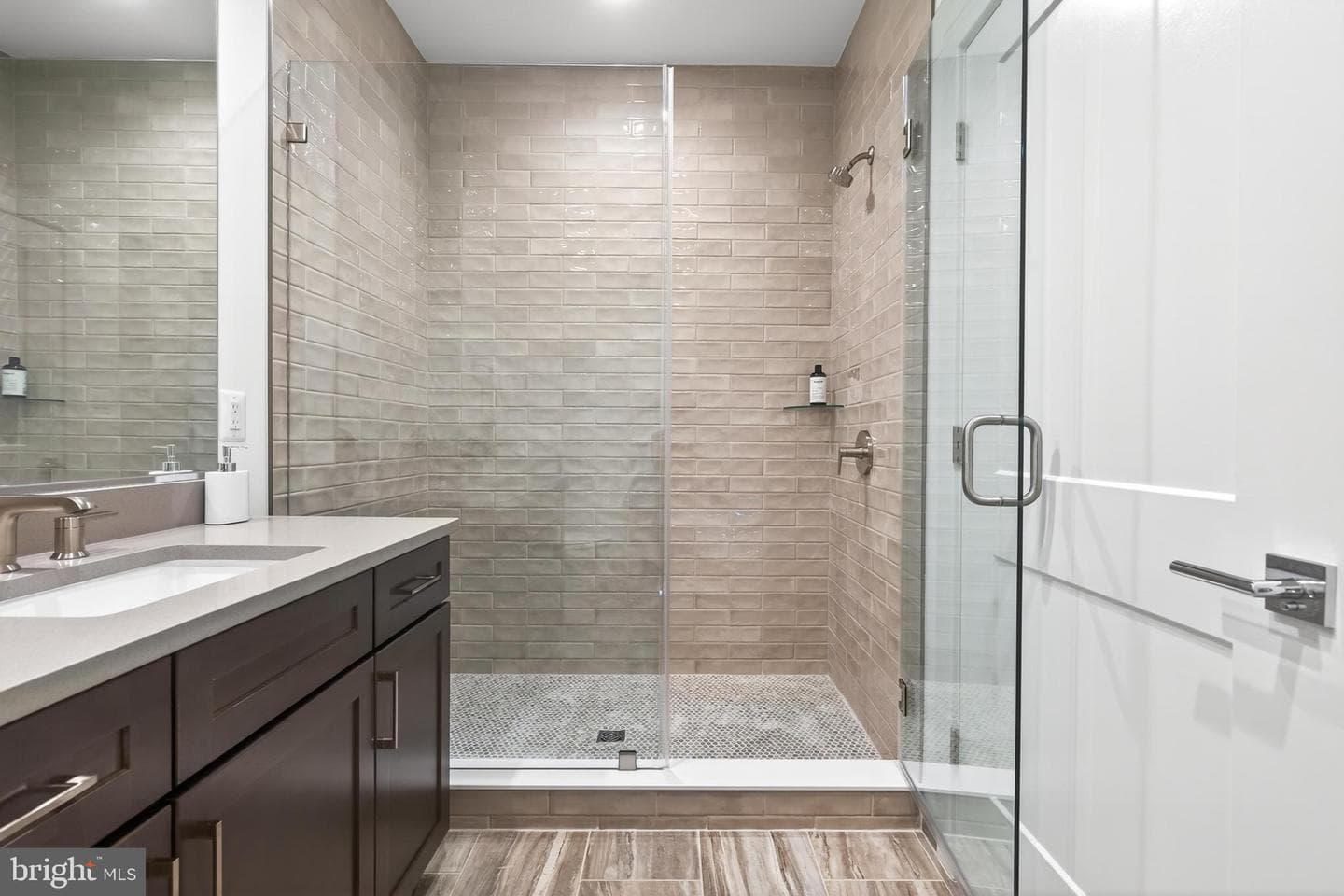 608 S Alfred Street photo 38