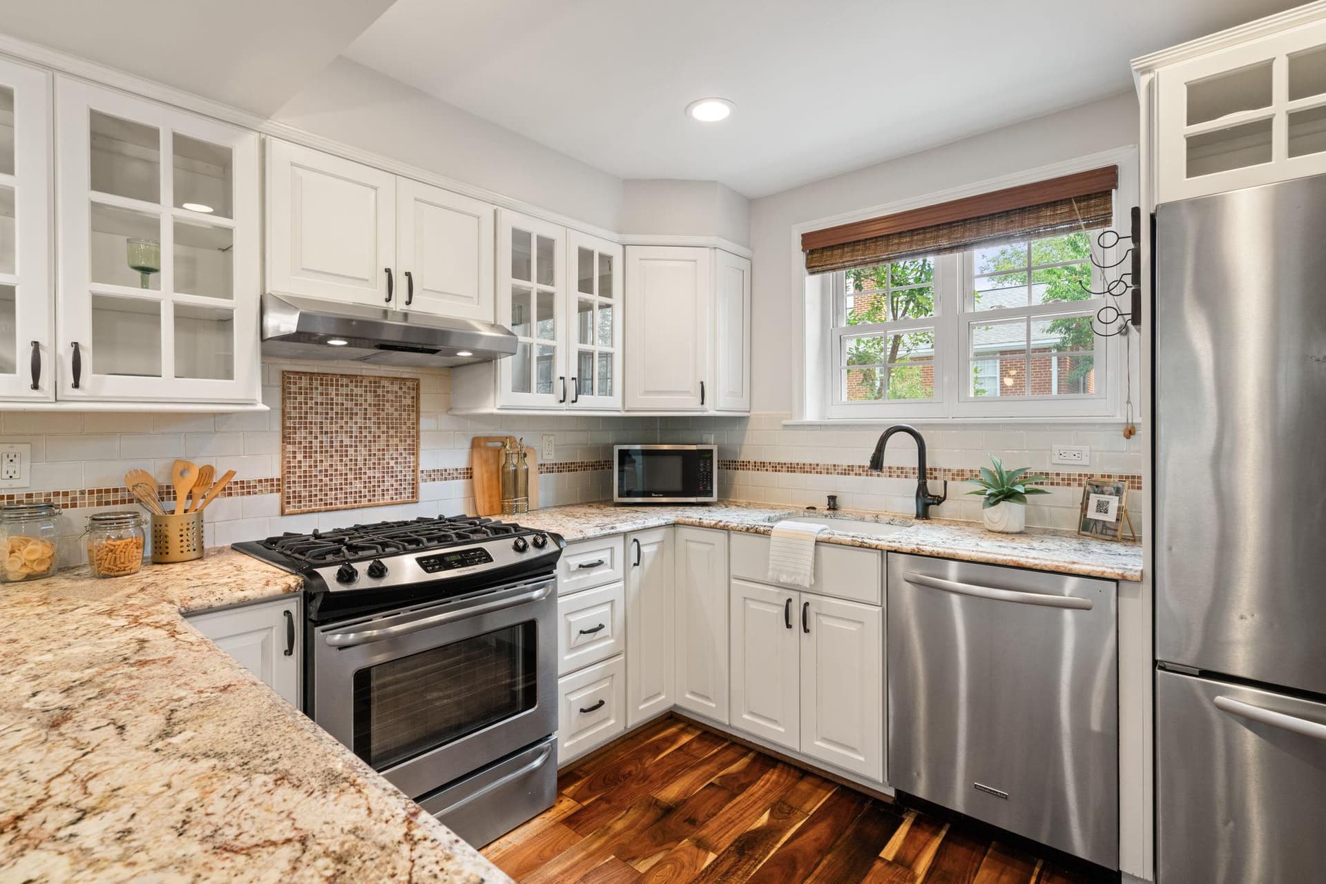 3753 Jason Avenue photo 10
