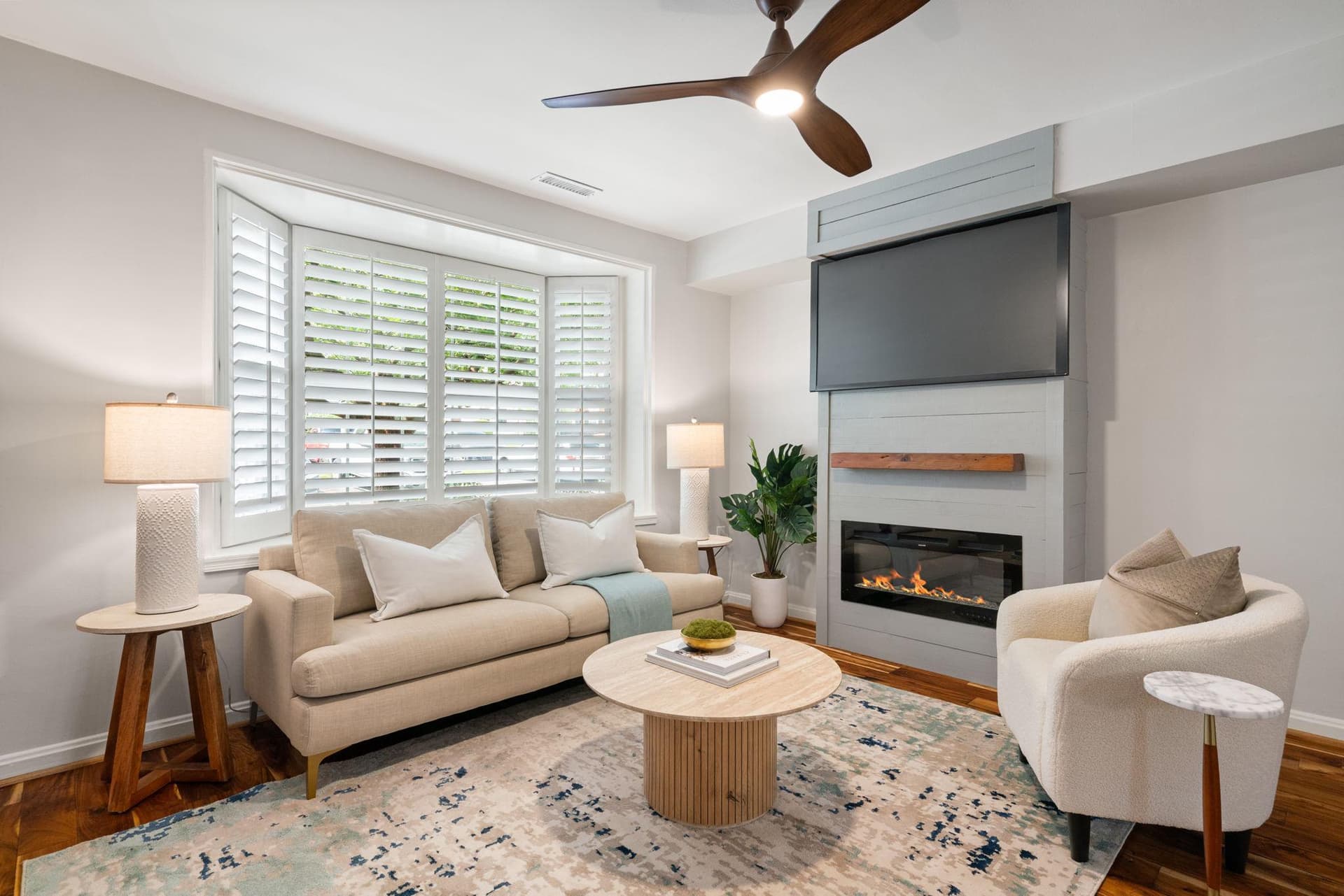 3753 Jason Avenue photo 4
