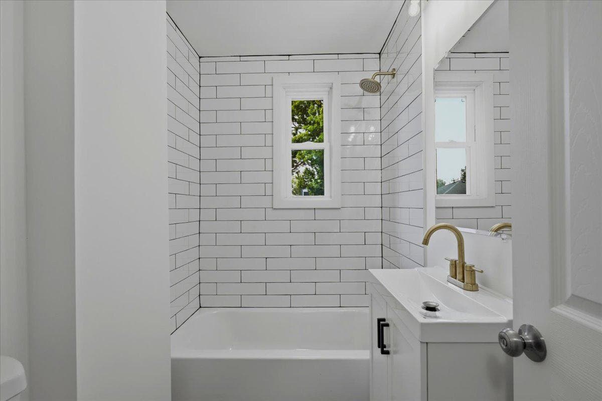 109 Clifford Avenue photo 12