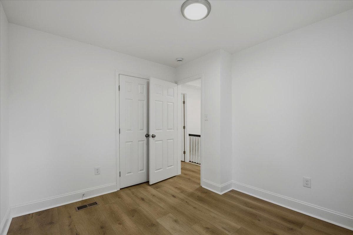 109 Clifford Avenue photo 13