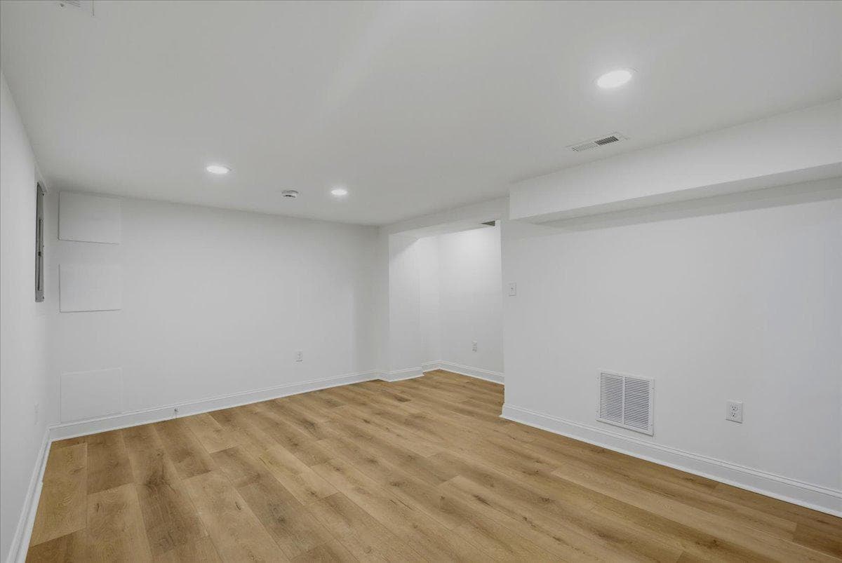 109 Clifford Avenue photo 23