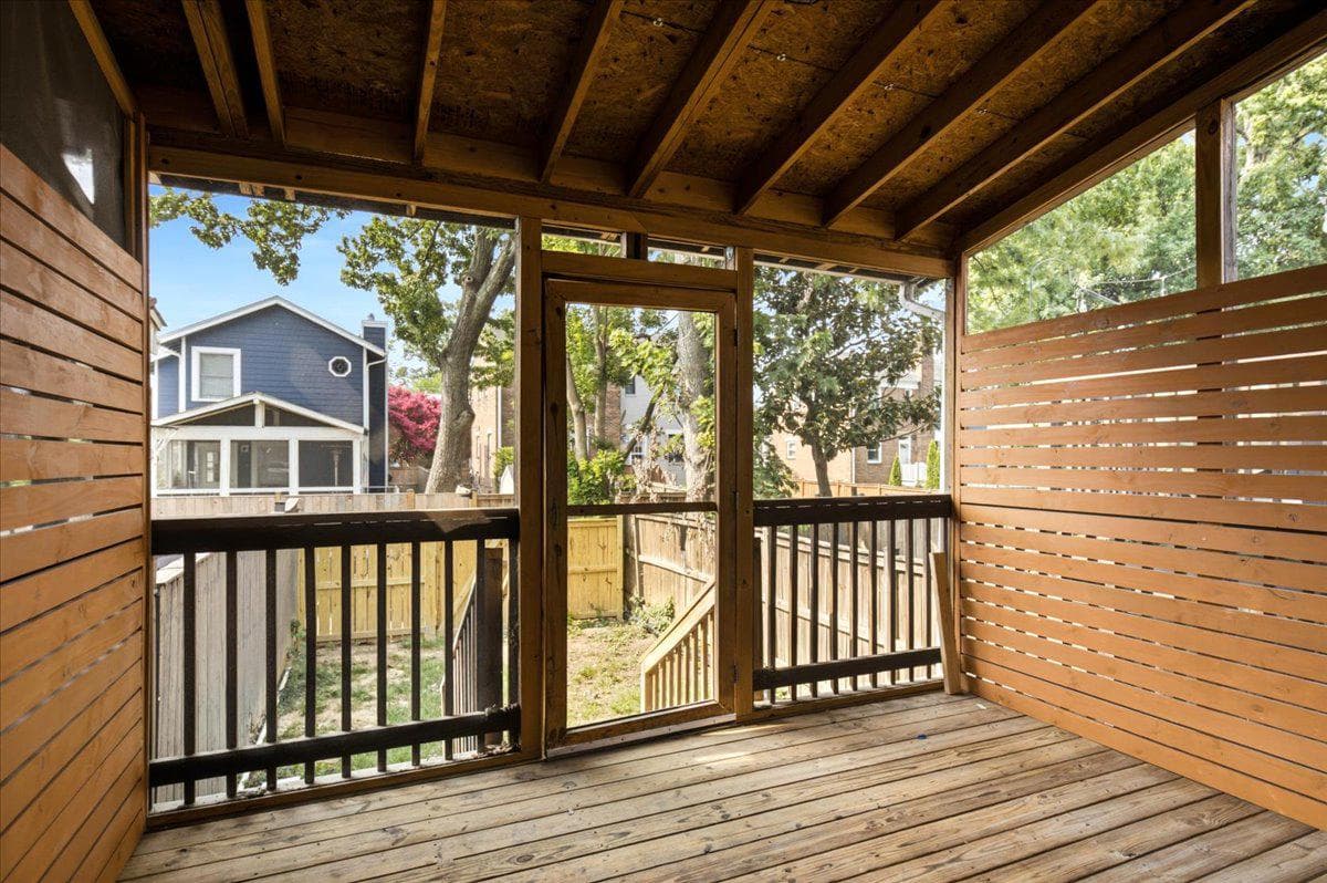 109 Clifford Avenue photo 3