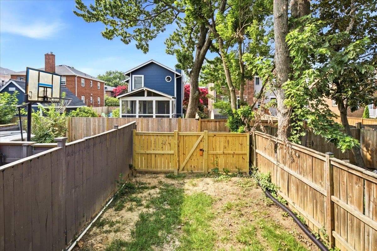 109 Clifford Avenue photo 7