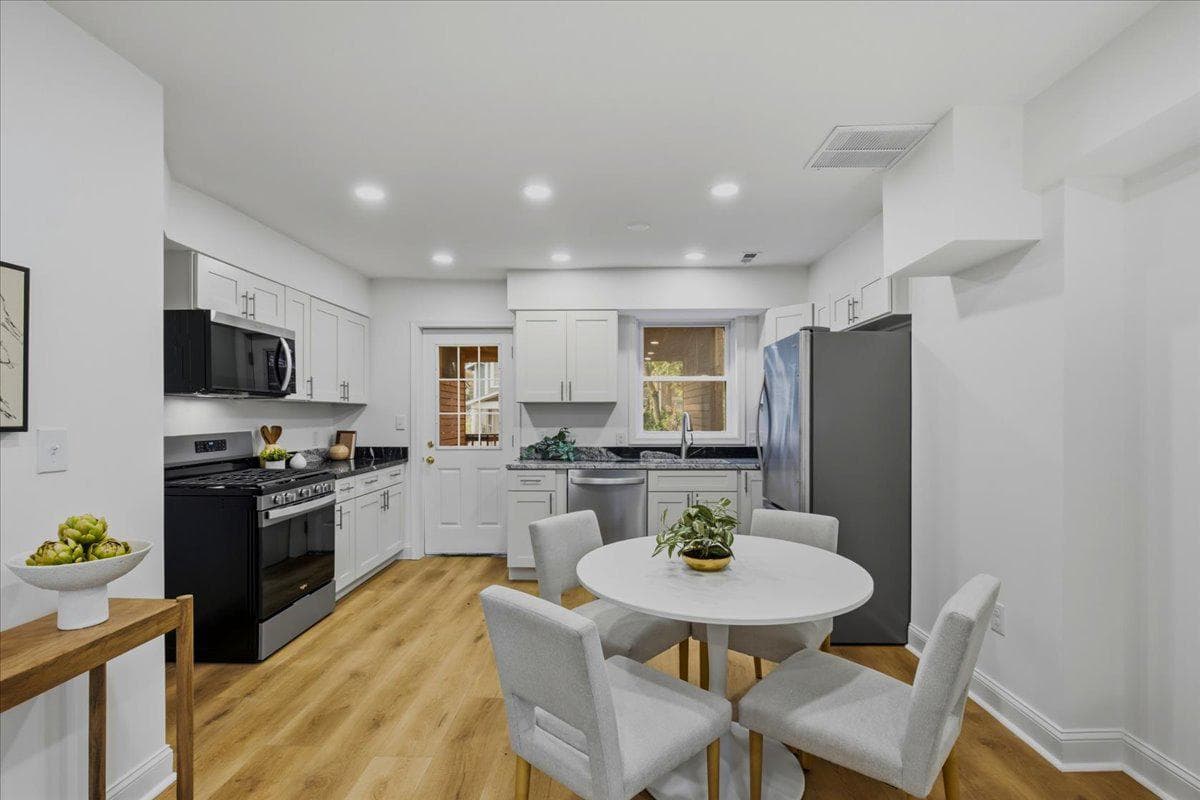 109 Clifford Avenue photo 8