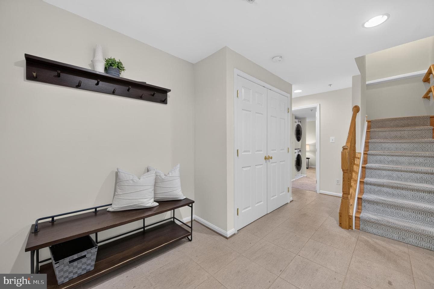 122 Sanborn Place photo 5