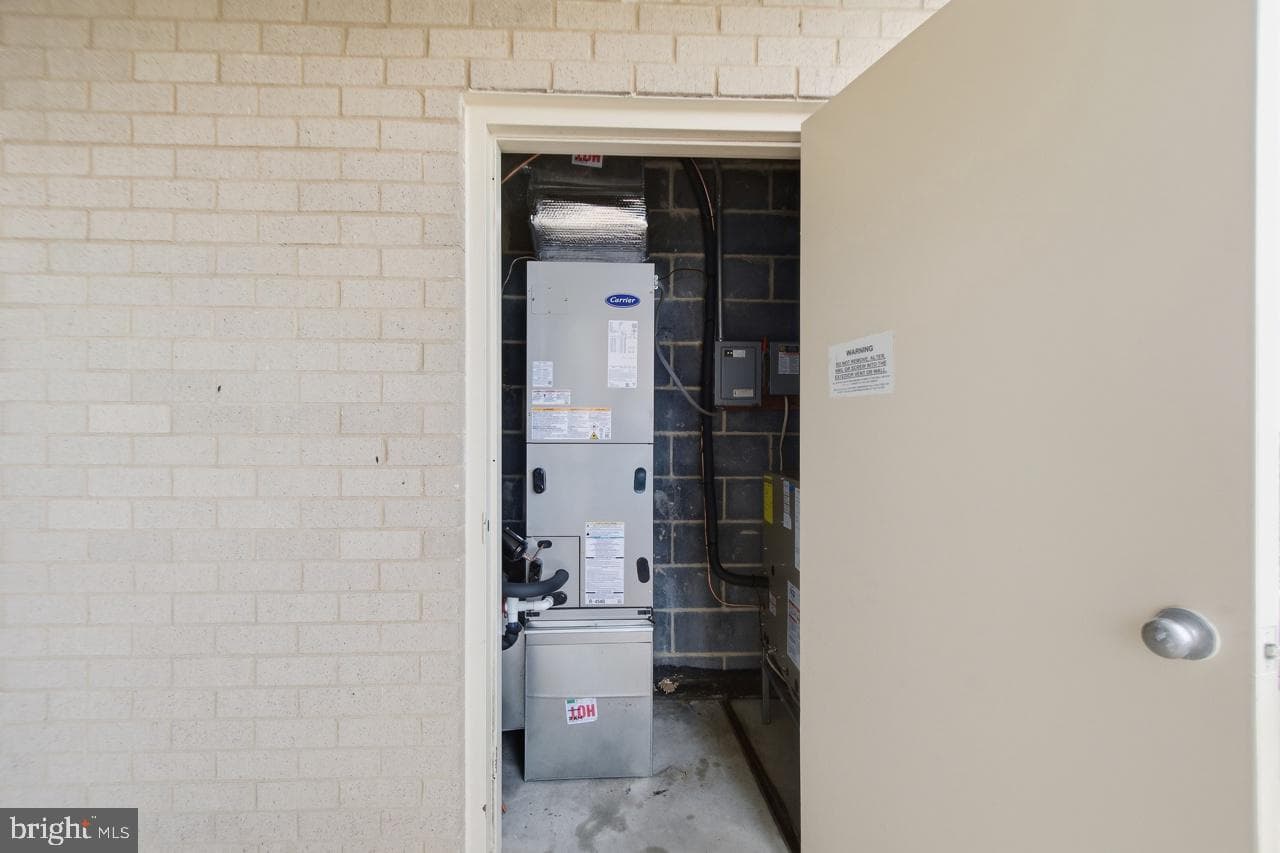 307 Yoakum Parkway #1104 photo 12