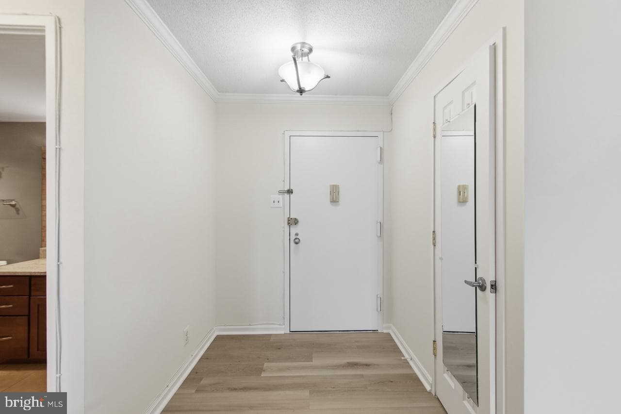 307 Yoakum Parkway #1104 photo 16