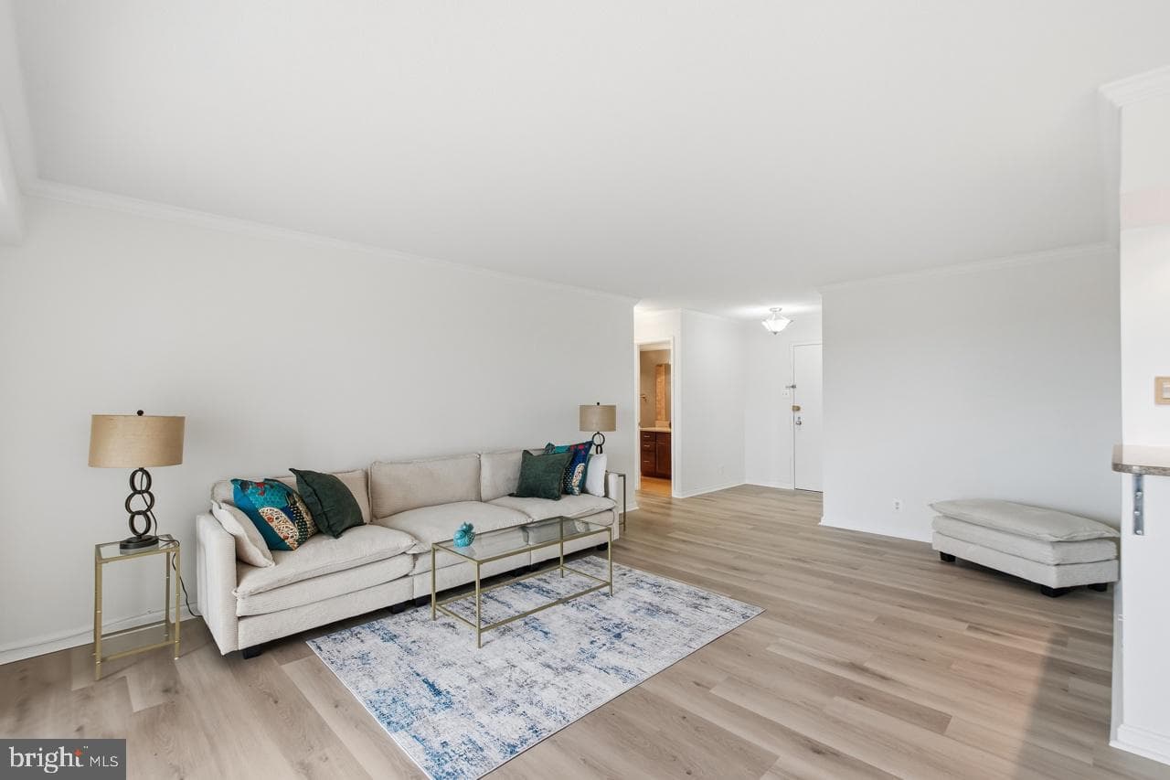 307 Yoakum Parkway #1104 photo 19