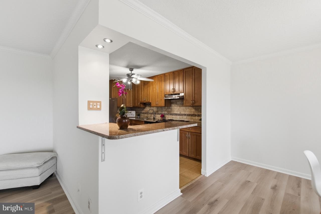 307 Yoakum Parkway #1104 photo 26