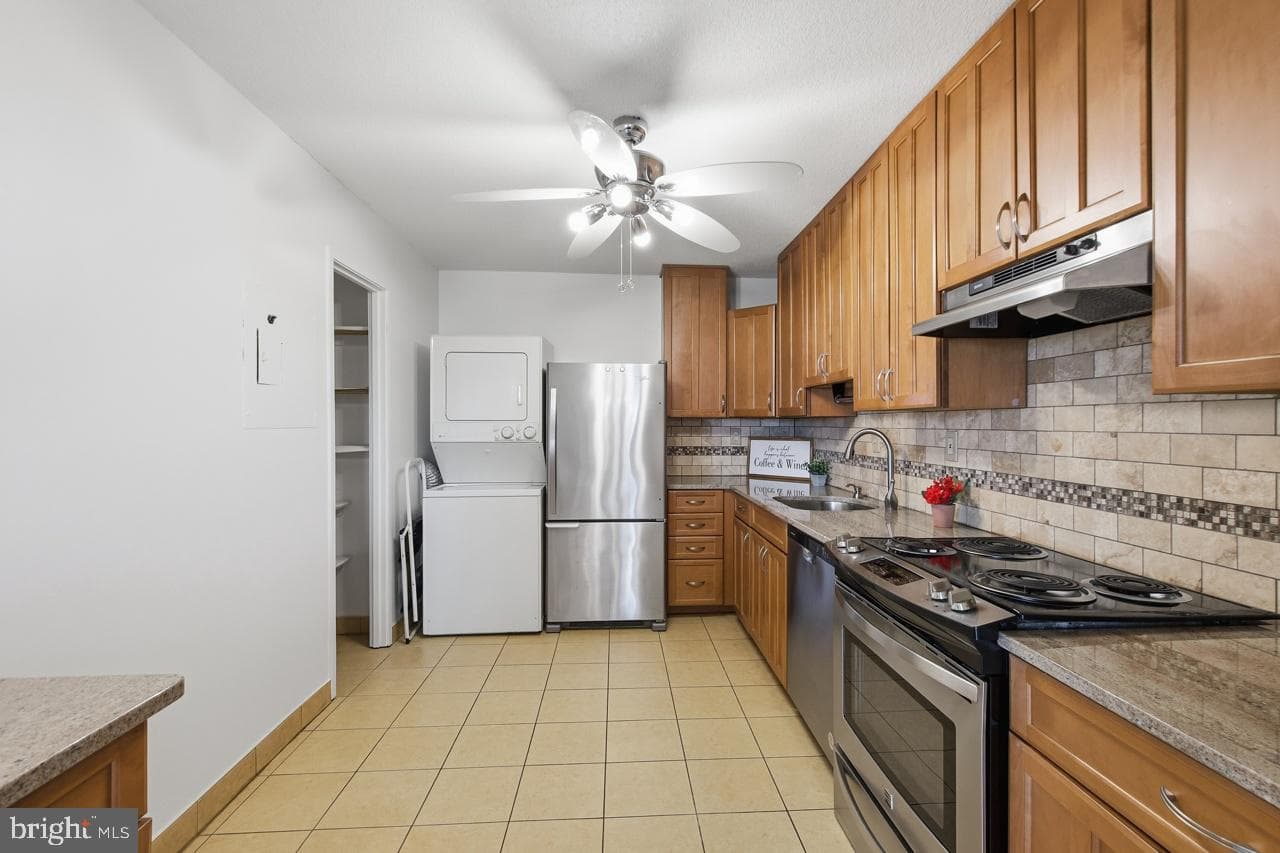 307 Yoakum Parkway #1104 photo 31