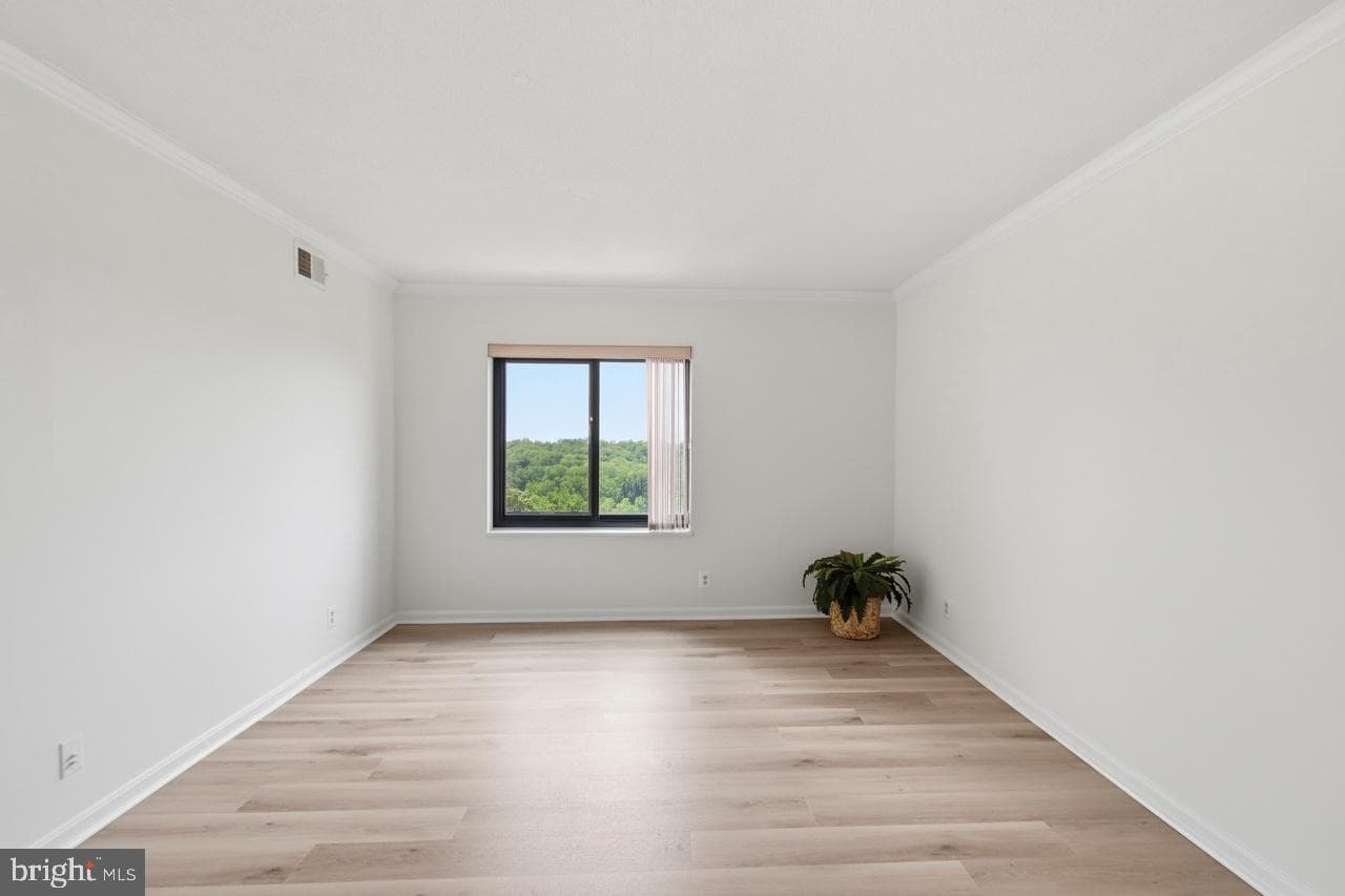 307 Yoakum Parkway #1104 photo 32