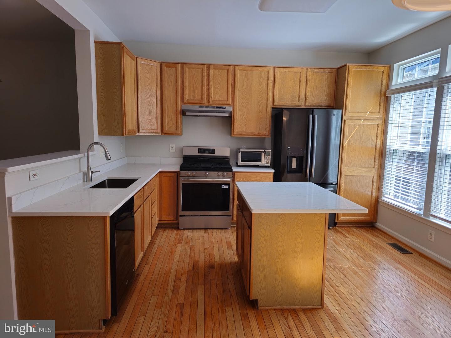 952 Harrison Circle photo 3