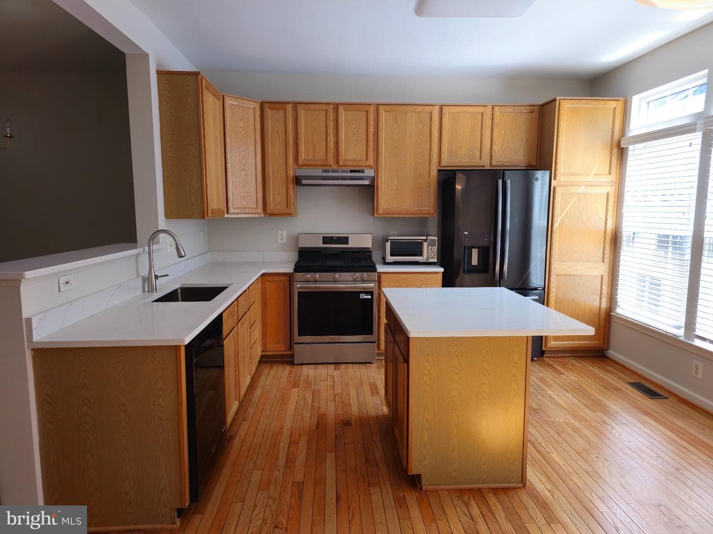 952 Harrison Circle photo 4