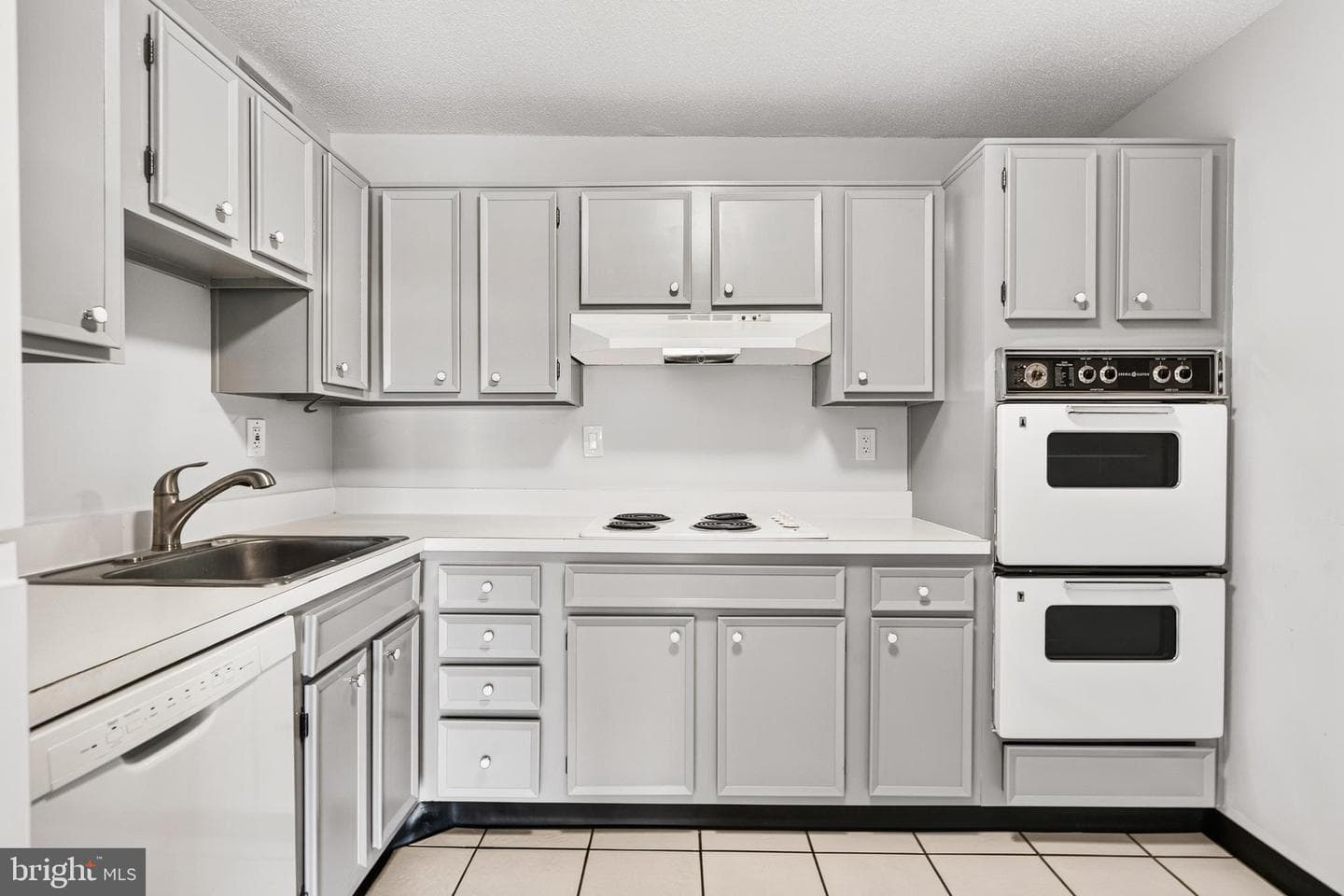 307 Yoakum Parkway #802 photo 16