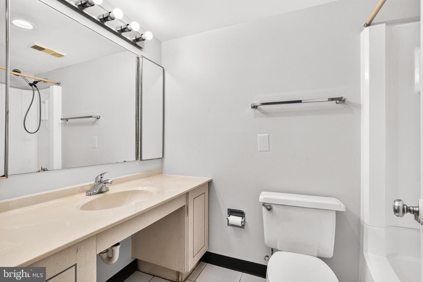 307 Yoakum Parkway #802 photo 18