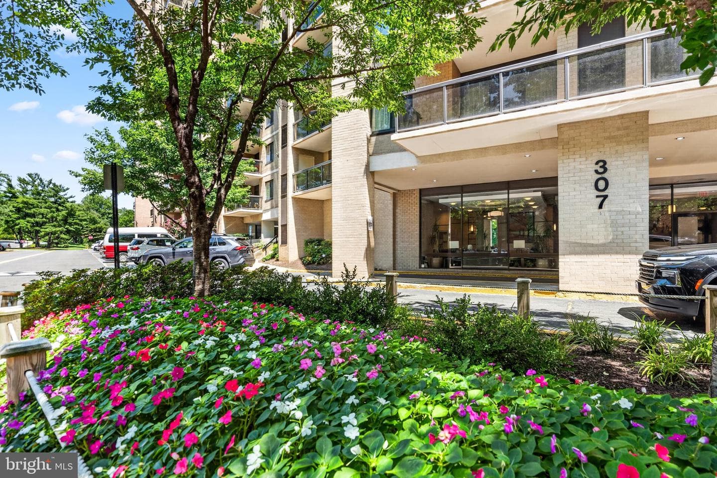 307 Yoakum Parkway #802, Alexandria